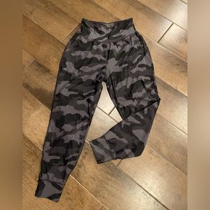 High waist camo joggers